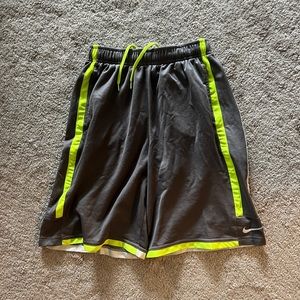 Nike Basketball Shorts Youth L